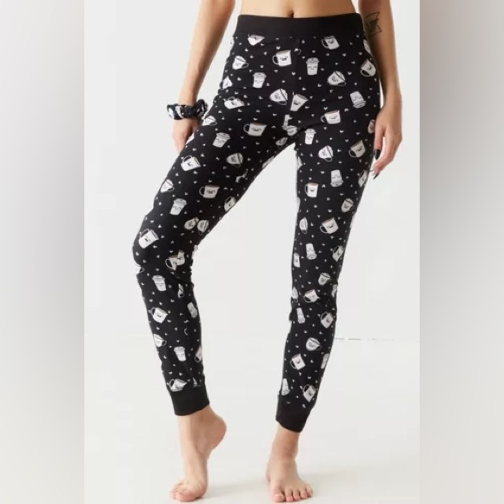Weekend Edition sz. XS coffee mugs black pajama pants